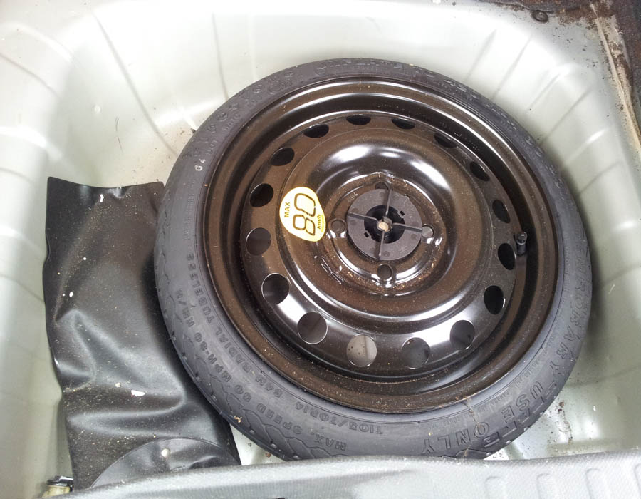 Nissan Micra E space-saver-wheel